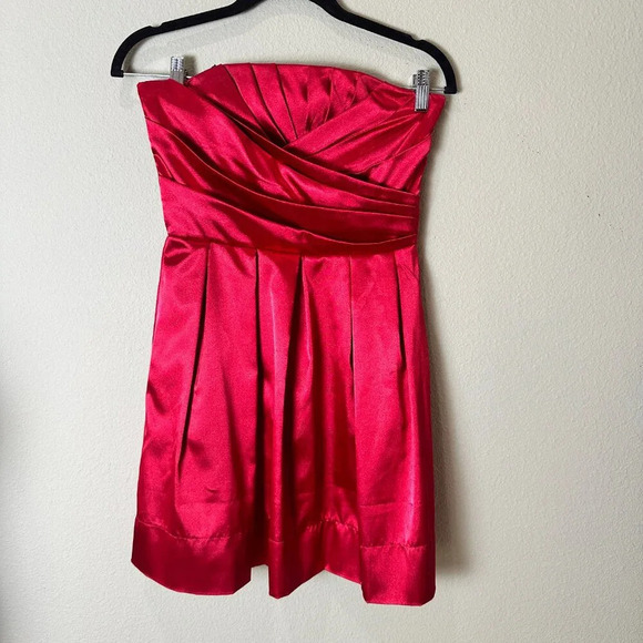 VINTAGE Roberta Party Dress Red Satin Strapless Pleated Bodice - size 5/6 - Picture 4 of 14